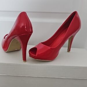 Suzy Shier Vibrant Red Peep-Toe Heels